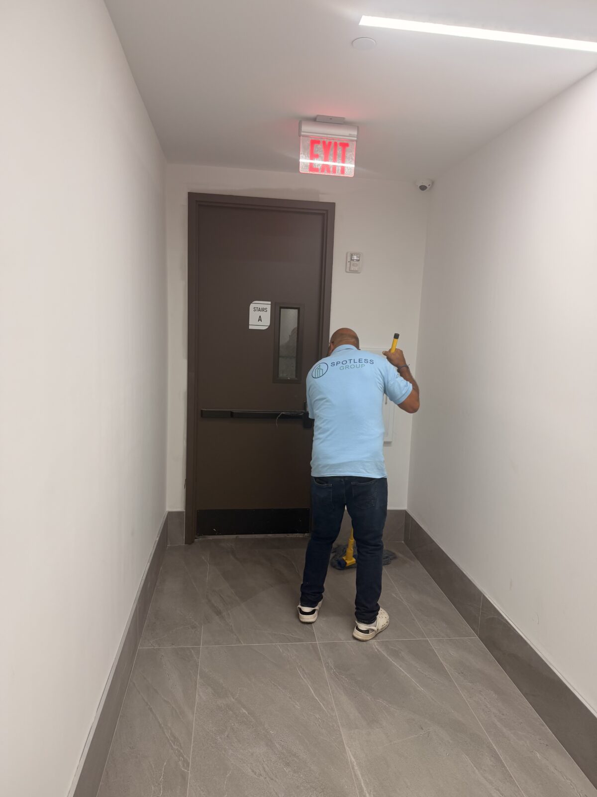 commercial cleaning and janitorial services